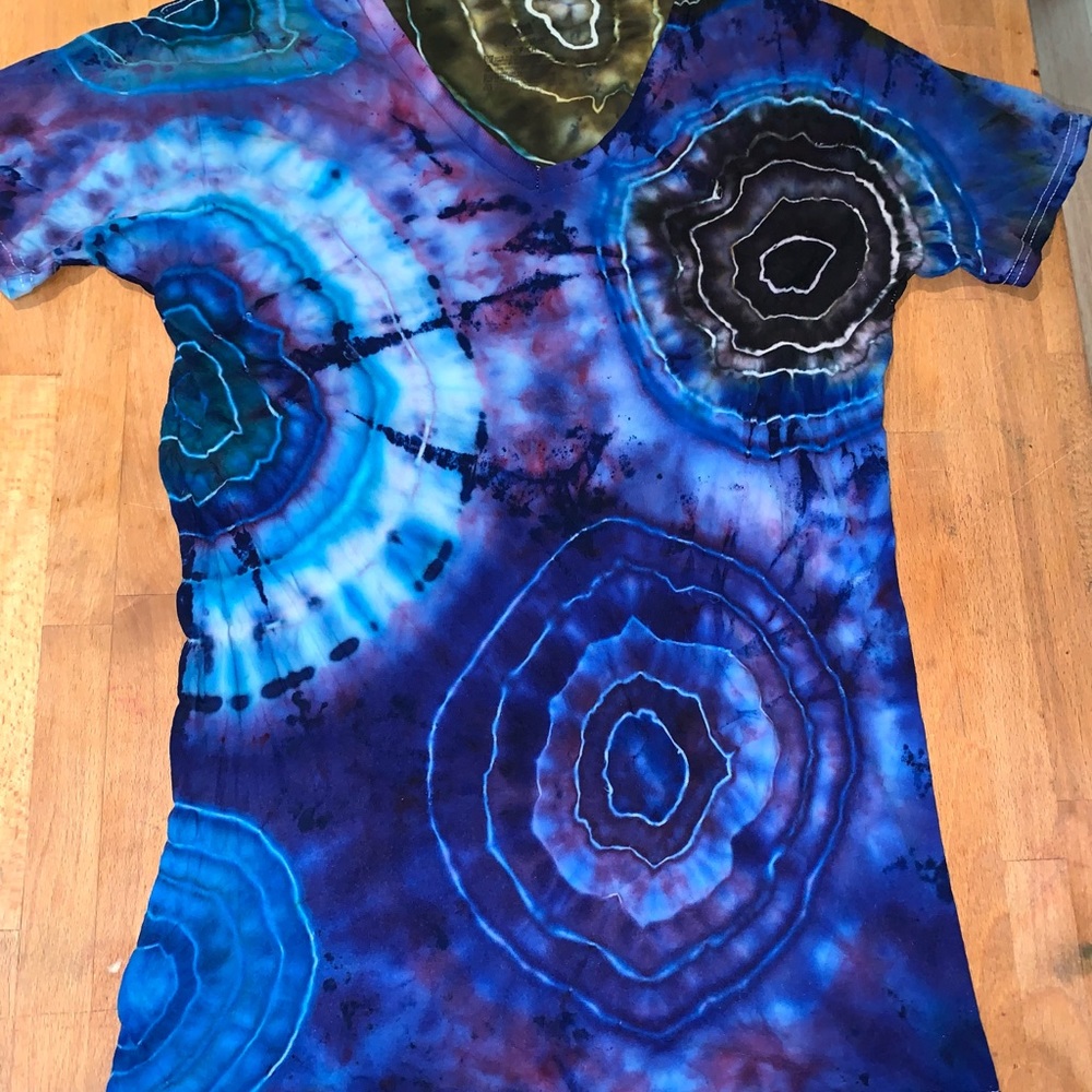 Vibrant colorful tie-dye shirt. Medium